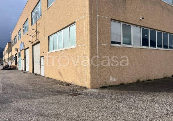 locale commerciale in vendita a Sulmona