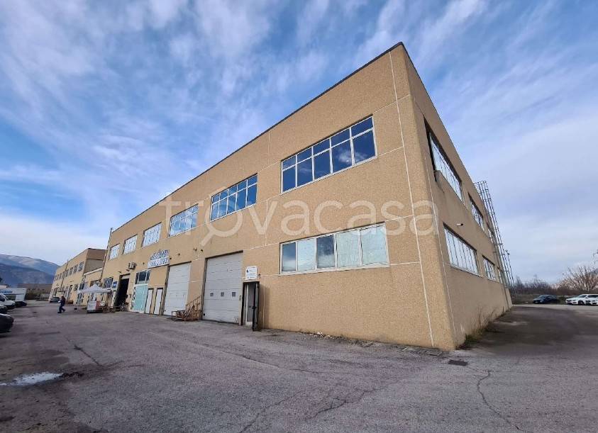 locale commerciale in vendita a Sulmona