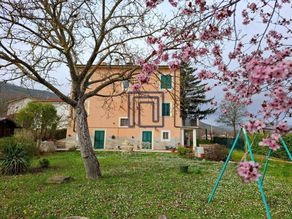 casa indipendente in vendita a Sulmona in zona Albanese