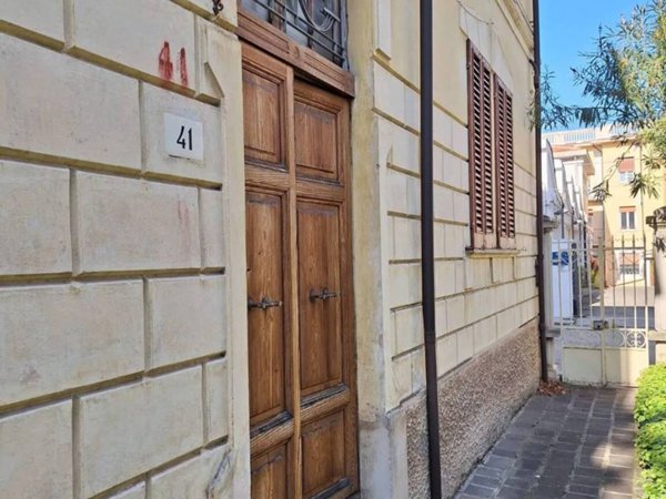 casa indipendente in vendita a Sulmona