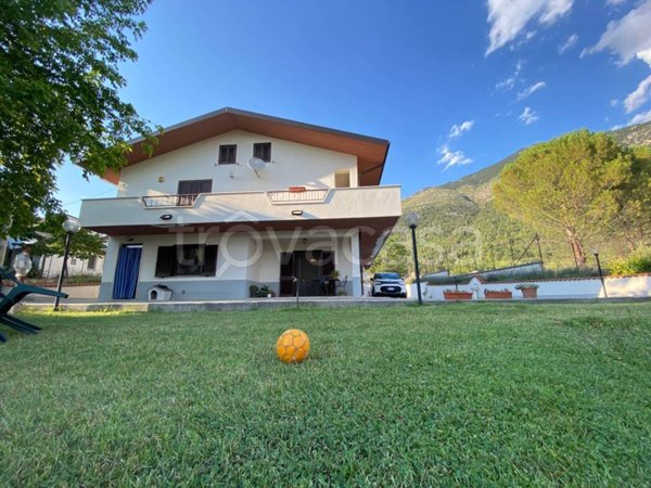 casa indipendente in vendita a Sulmona in zona Badia/Bagnaturo