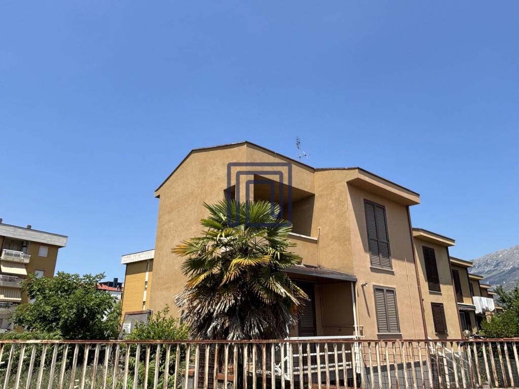 casa indipendente in vendita a Sulmona