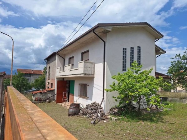 casa indipendente in vendita a Sulmona in zona Marane