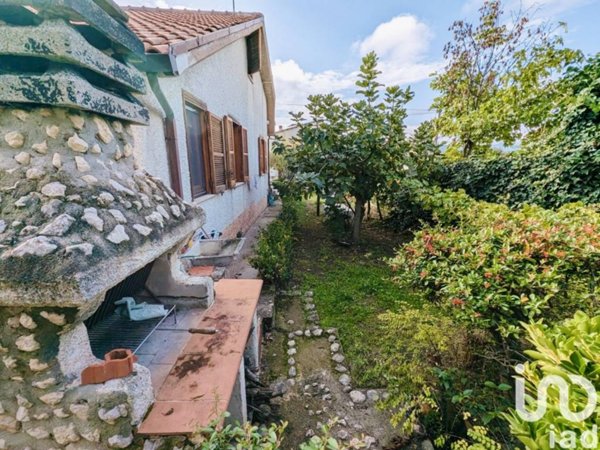 casa indipendente in vendita a Sulmona in zona Badia/Bagnaturo