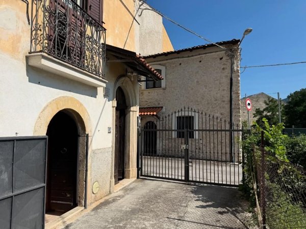 casa indipendente in vendita a Sulmona
