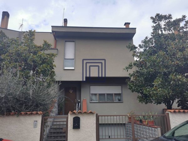 casa indipendente in vendita a Sulmona