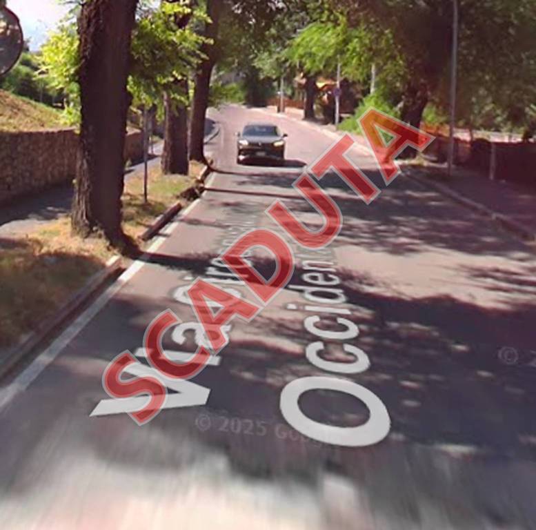 locale commerciale in vendita a Sulmona