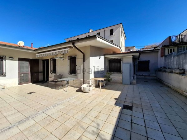 casa indipendente in vendita a Sulmona