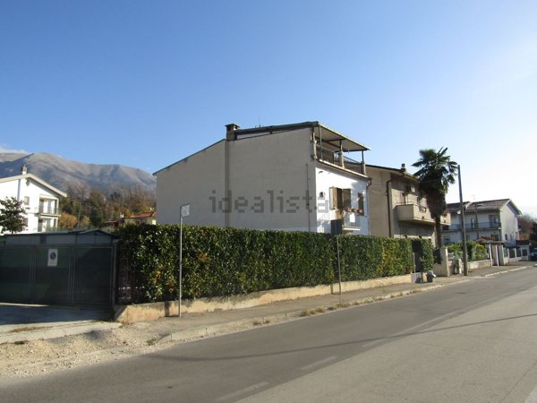 casa indipendente in vendita a Sulmona