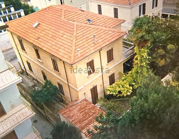 casa indipendente in vendita a Sulmona