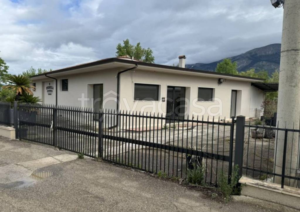 locale commerciale in vendita a Sulmona