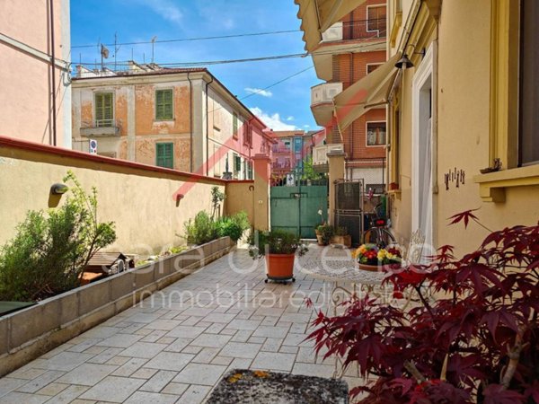 casa indipendente in vendita a Sulmona