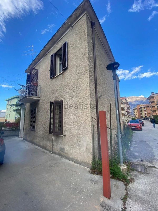 casa indipendente in vendita a Sulmona