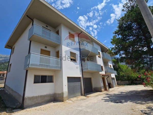 appartamento in vendita a Sulmona in zona Badia/Bagnaturo