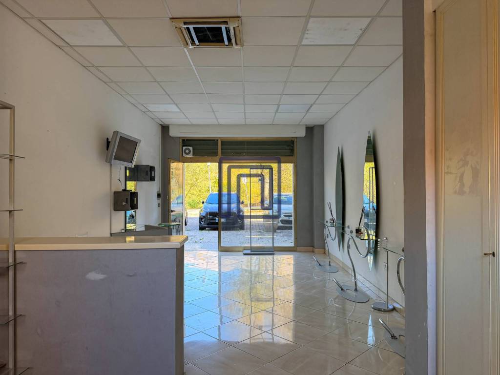 negozio in vendita a Sulmona