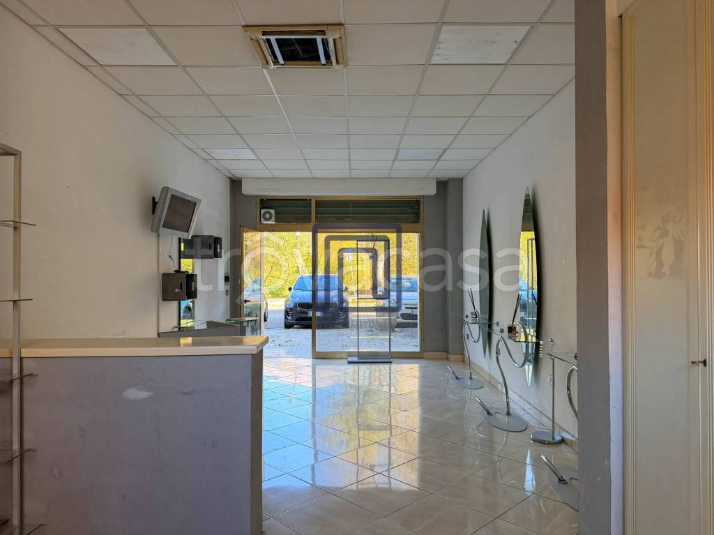negozio in vendita a Sulmona