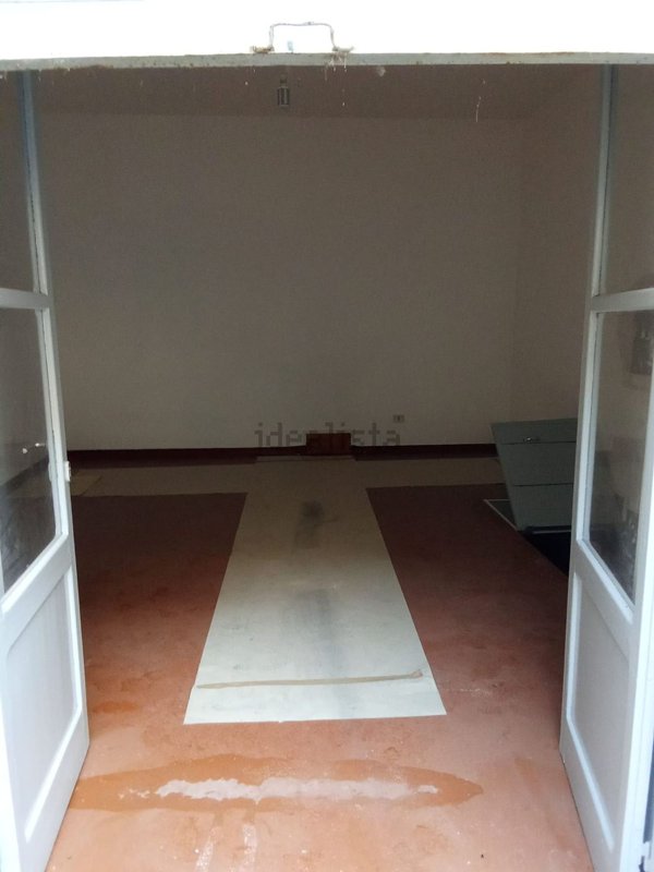 locale di sgombero in vendita a Sulmona