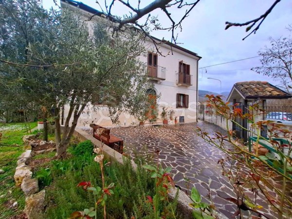 casa indipendente in vendita a Sulmona