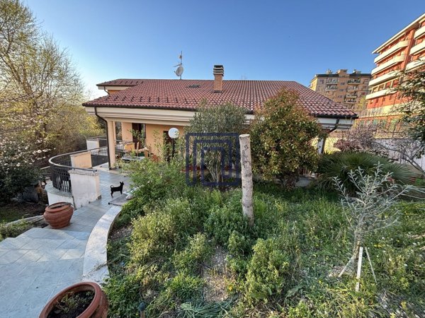 casa indipendente in vendita a Sulmona