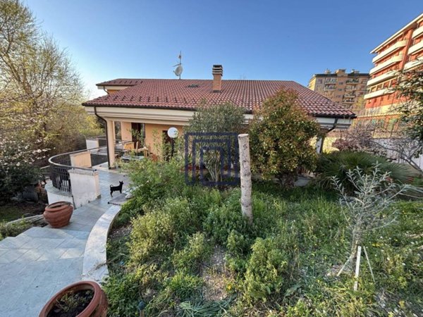 casa indipendente in vendita a Sulmona