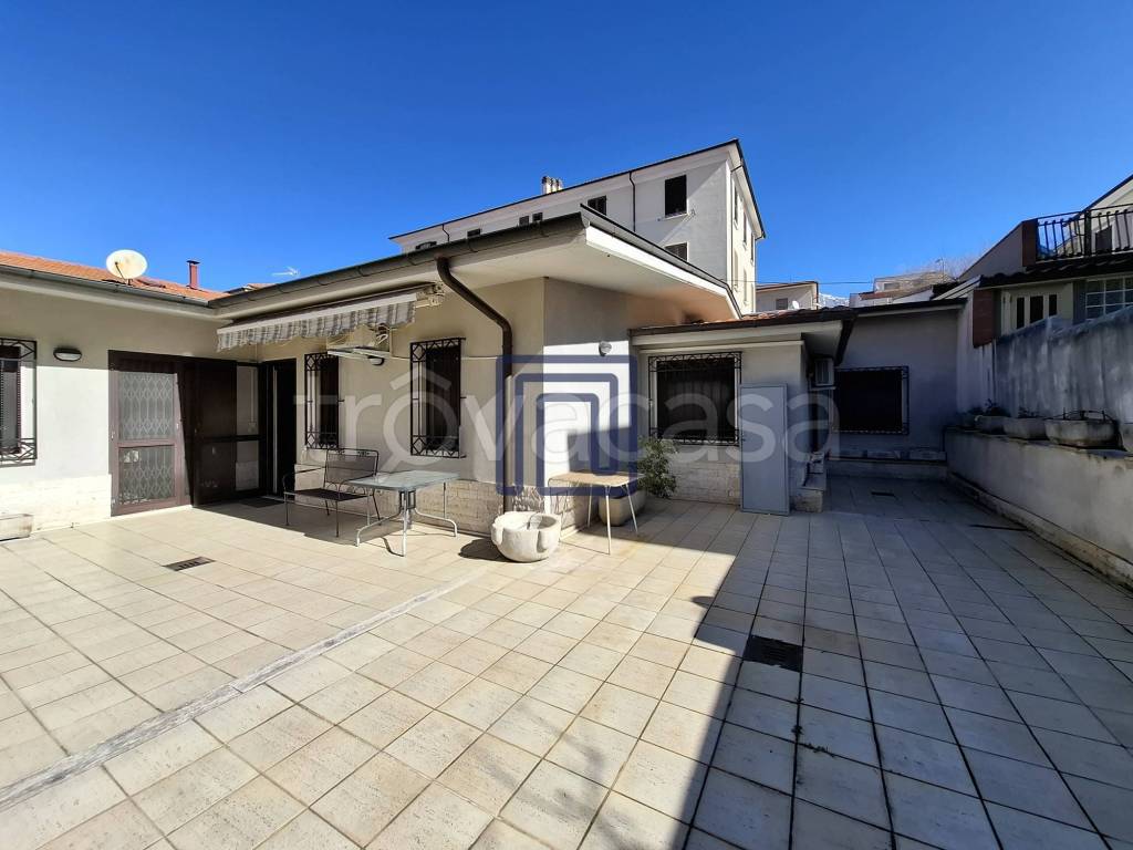 casa indipendente in vendita a Sulmona