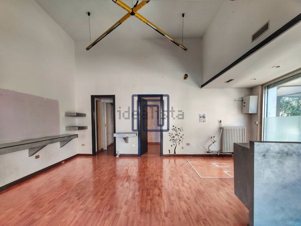 locale commerciale in vendita a Sulmona