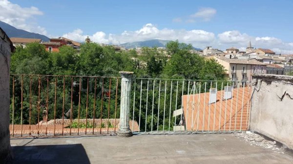 casa indipendente in vendita a Sulmona