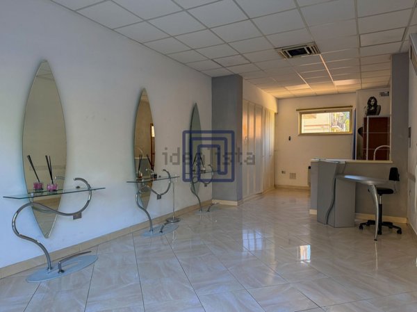 locale commerciale in vendita a Sulmona