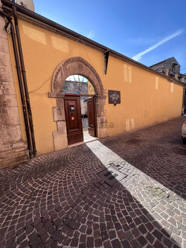 locale commerciale in vendita a Sulmona