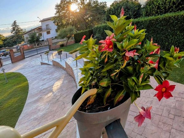 casa indipendente in vendita a Sulmona