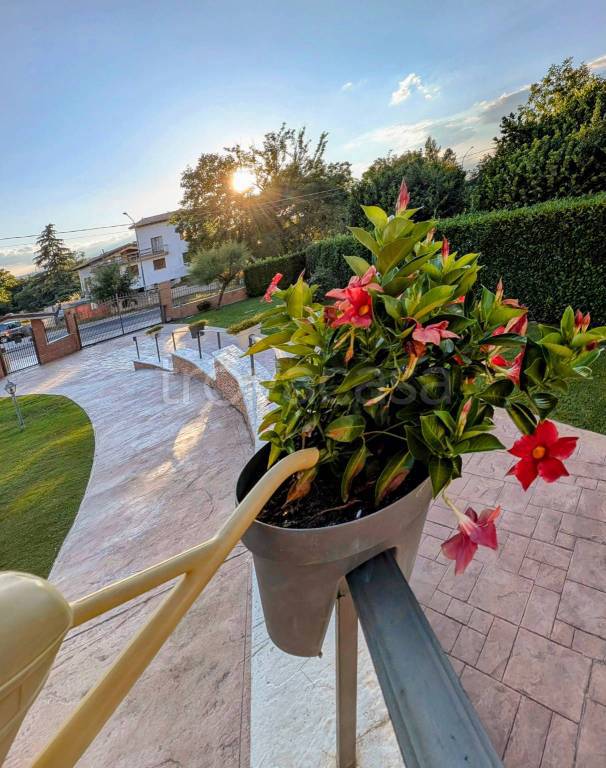 casa indipendente in vendita a Sulmona in zona Badia/Bagnaturo