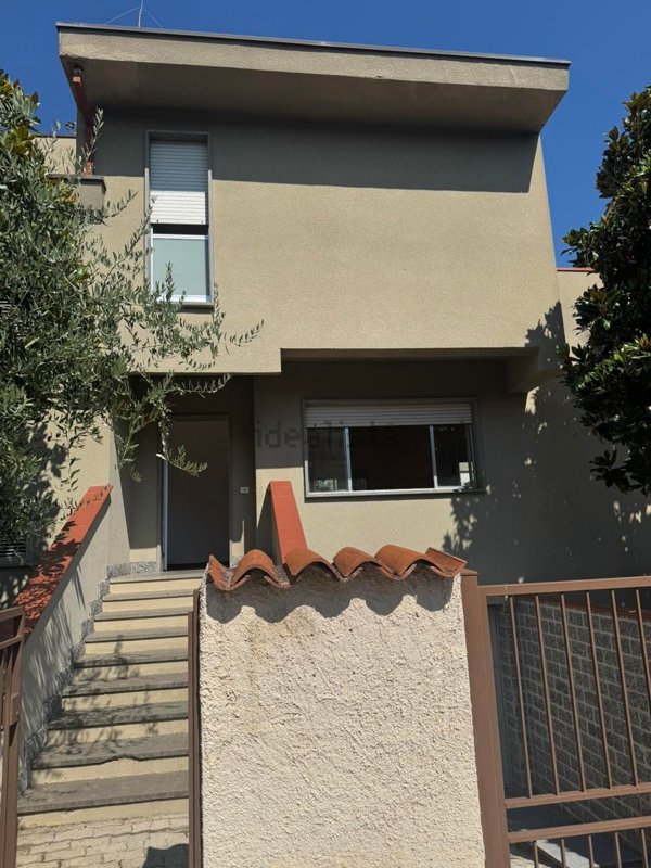 casa indipendente in vendita a Sulmona