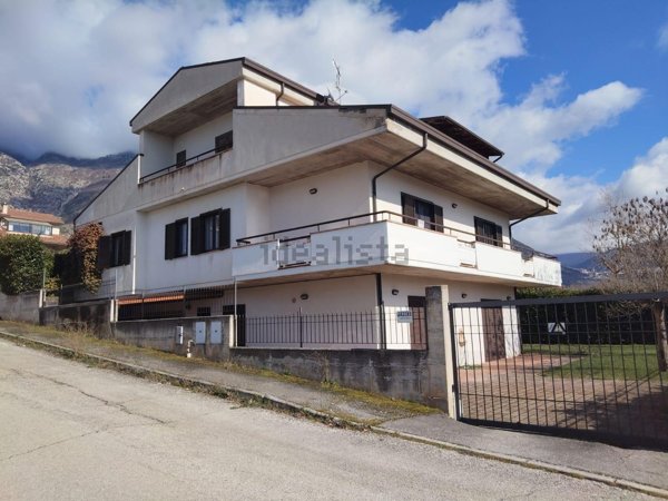 casa indipendente in vendita a Sulmona
