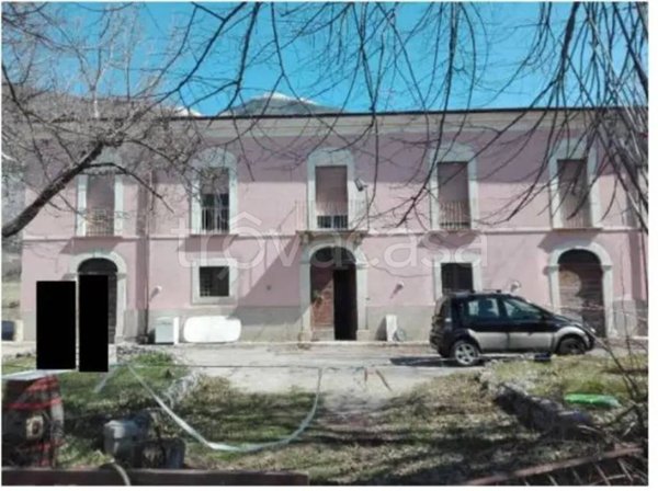 casa indipendente in vendita a Sulmona in zona Santa Lucia
