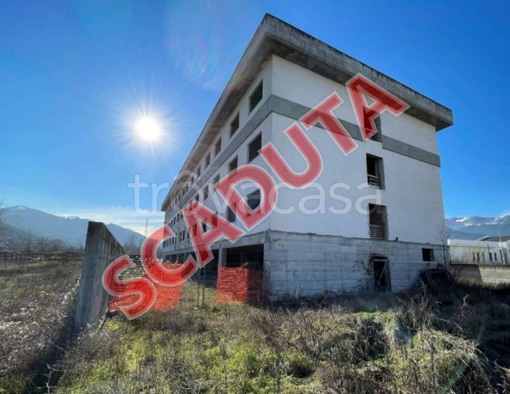 locale commerciale in vendita a Sulmona