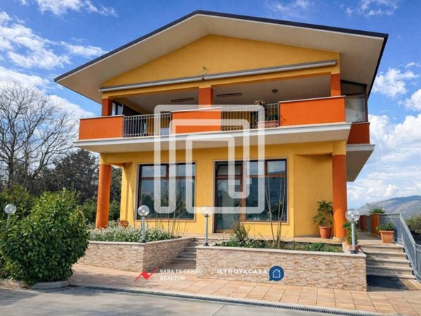 casa indipendente in vendita a Sulmona