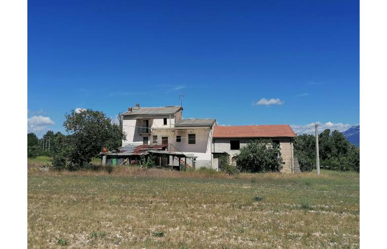 casa indipendente in vendita a Sulmona in zona Albanese