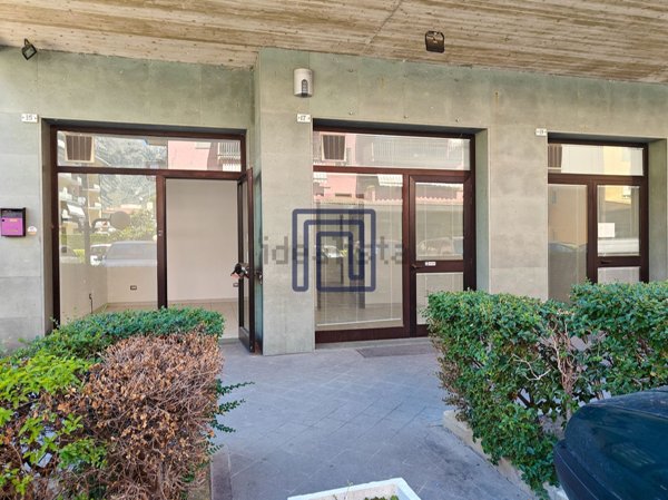 locale commerciale in vendita a Sulmona