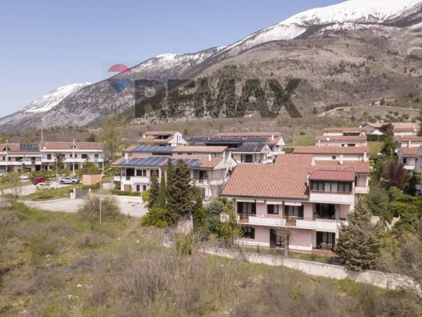 casa indipendente in vendita a Sulmona in zona Badia/Bagnaturo
