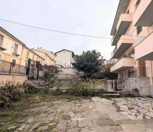 casa indipendente in vendita a Sulmona