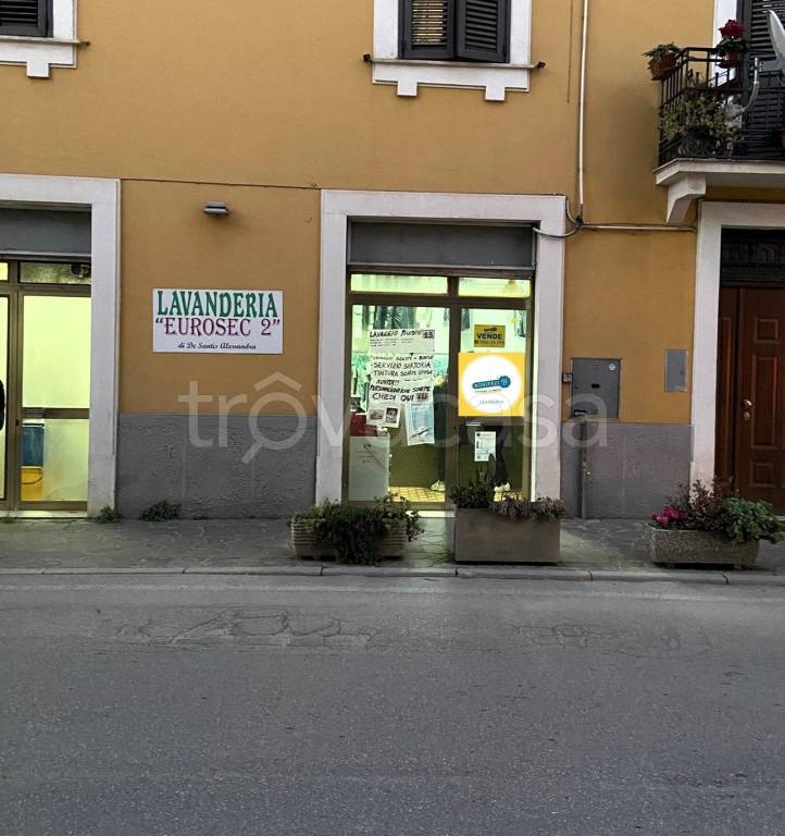 negozio in vendita a Sulmona in zona Acqua Santa
