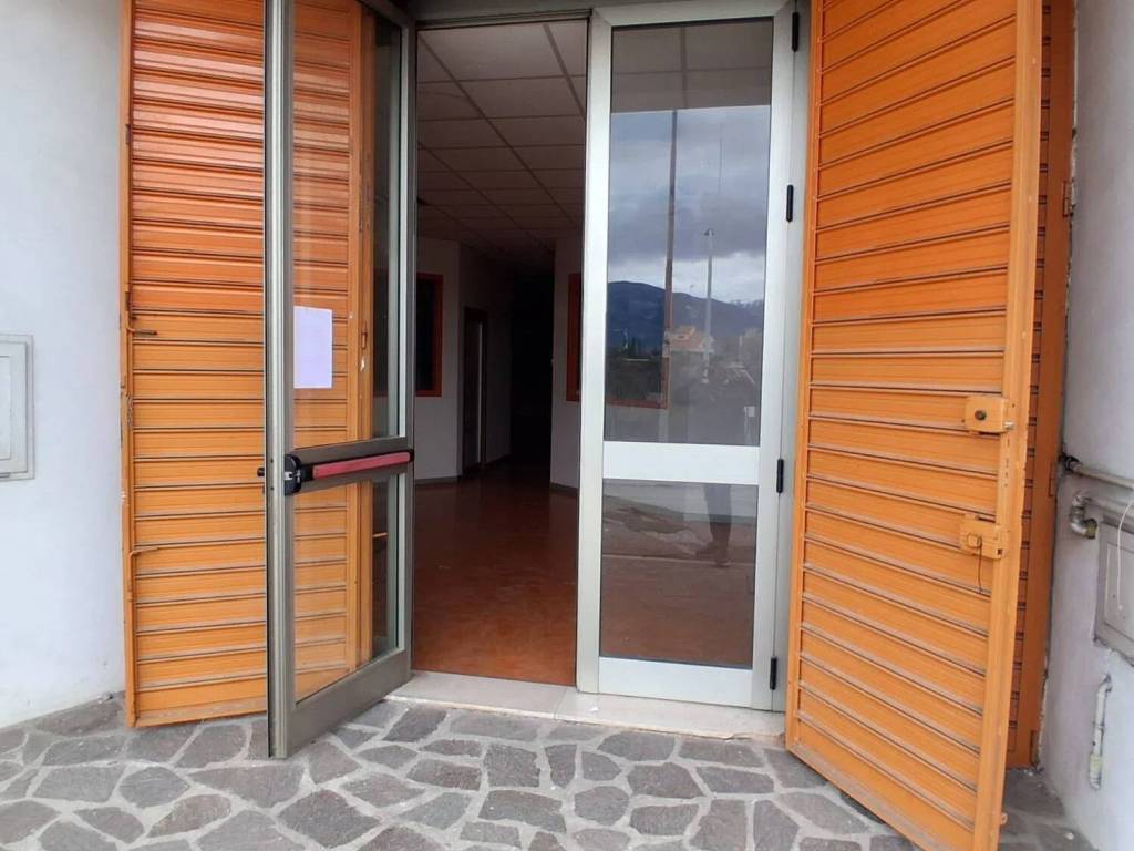 negozio in vendita a Sulmona
