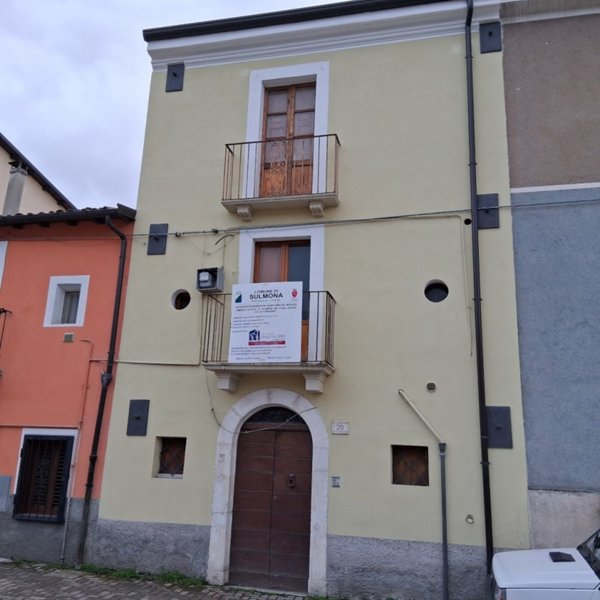 casa indipendente in vendita a Sulmona