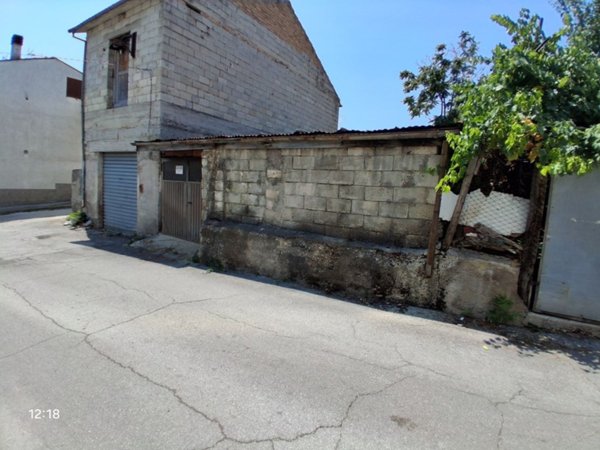 terreno edificabile in vendita a Sulmona in zona Badia/Bagnaturo
