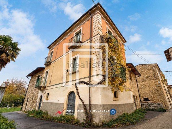 casa indipendente in vendita a Sulmona in zona Albanese