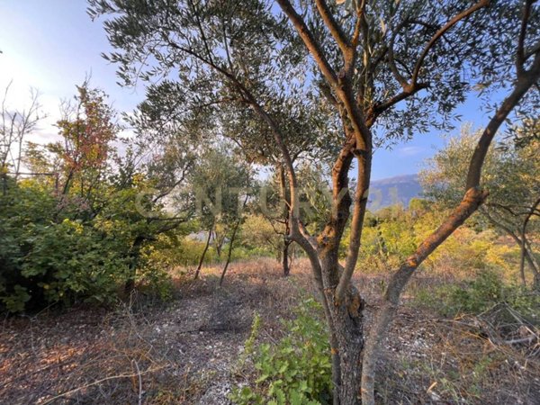 casa indipendente in vendita a Sulmona in zona Acqua Santa
