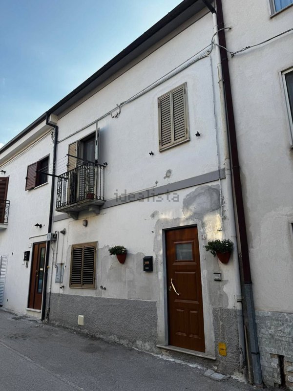 quadrivano in vendita a Sulmona in zona Badia/Bagnaturo
