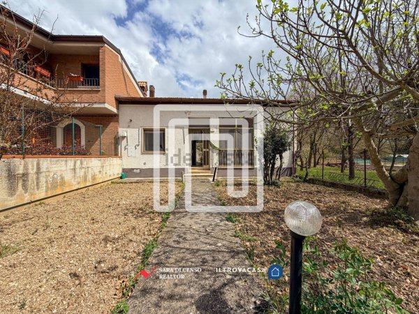 casa indipendente in vendita a Sulmona in zona Badia/Bagnaturo
