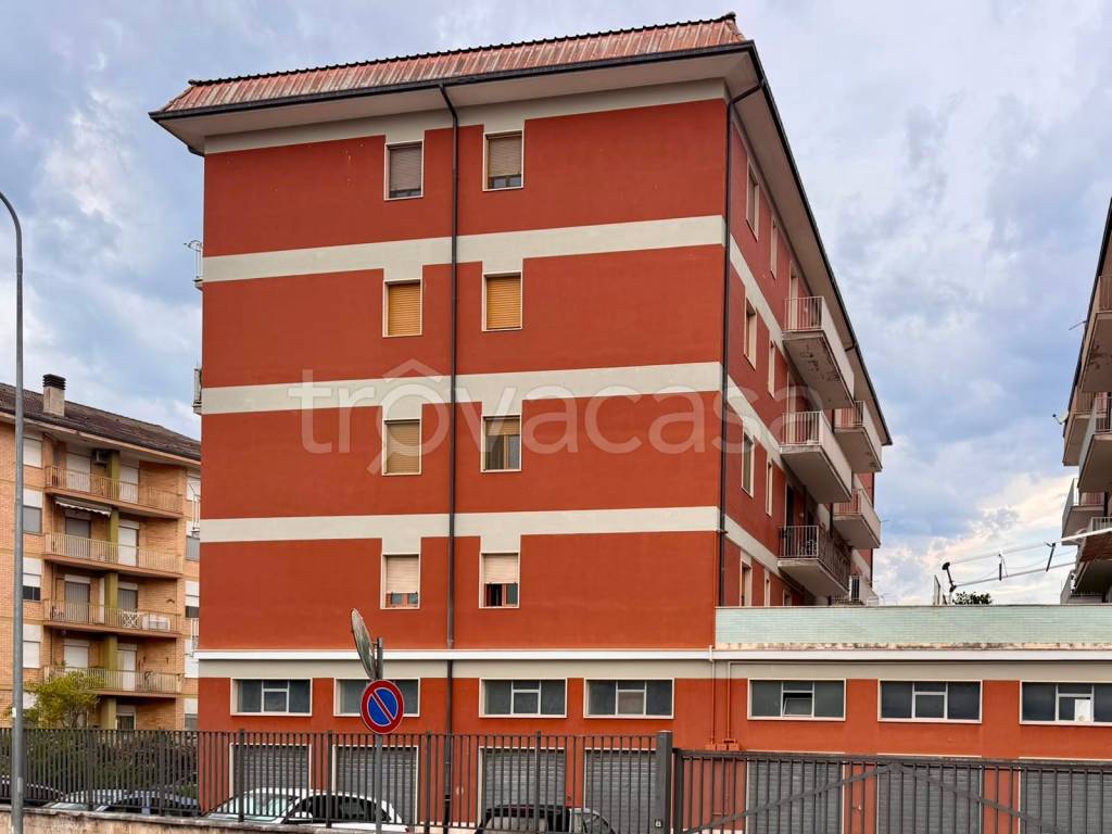 appartamento in vendita a Sulmona in zona Albanese