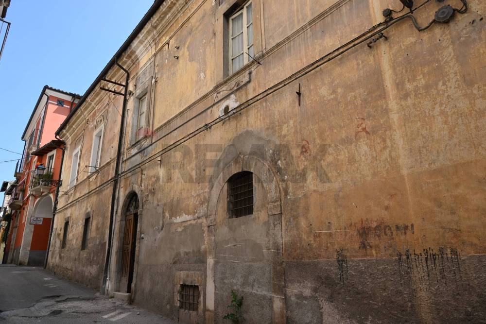 casa indipendente in vendita a Sulmona